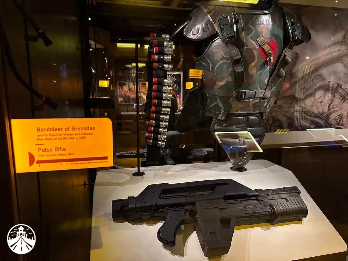 Aliens Pulse Rifle Prop Aliens Pulse Rifle prop, Hicks' body armor, and Ripley's grenades on display at MoPop, Seattle.